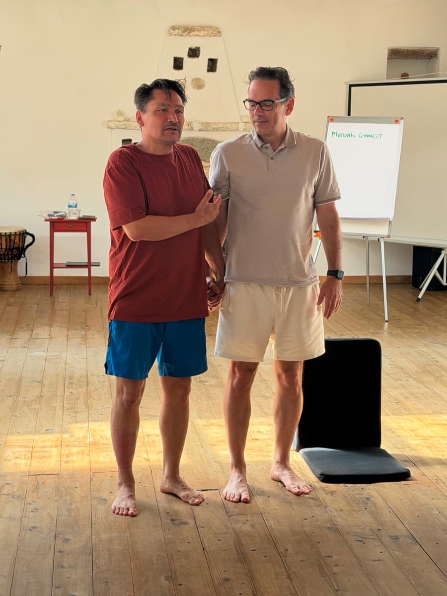 Two participants practicing mutual connection during a Bodynamic training